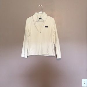 White Patagonia fleece Pull over with chest zipper